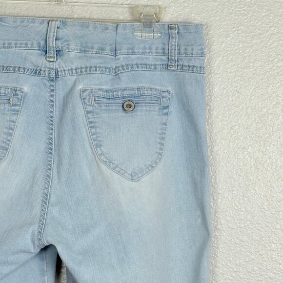 Women's Size 12 Light Wash Brady Style Bermuda Length Light Wash Shorts Pants - Picture 5 of 10
